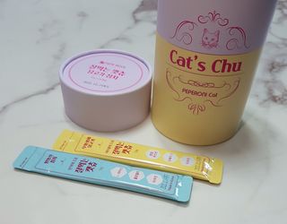 페페로니 잘 먹는 캣츄 - 무항생제 닭고기 12개 + 원양선 참치 12개 — 5점을 준 리뷰어가 2021년 8월 올린 사용 사진