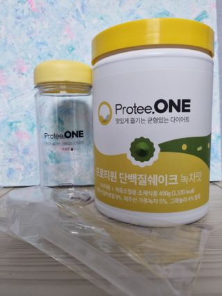 프로티원 단백질쉐이크 녹차맛 2주분 1통+보틀 — 5점을 준 리뷰어가 2021년 5월 올린 사용 사진