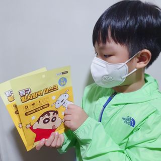 [숨그림]  덴탈마스크 짱구 우리아이 그리고 내가 쓰는 믿을수있는 케릭터 마스크  16종 — 5점을 준 리뷰어가 2021년 10월 올린 사용 사진