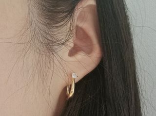 [골드앤디어] 지금 가장 핫한 신상, 빠르게 만나보세요 | 14K 사각 큐빅 라운드 원터치_3color 중 택 1 | — 5점을 준 리뷰어가 2021년 5월 올린 사용 사진