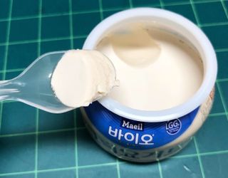 매일바이오 그릭요거트 오리지널 플레인 4개, 로스터리 커피믹스 4개 — 4.5점을 준 리뷰어가 2021년 12월 올린 사용 사진