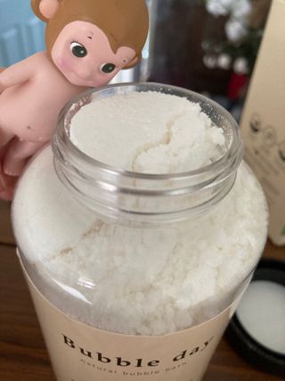 버블데이 아로마/과일 거품 입욕제 — 5점을 준 리뷰어가 2021년 7월 올린 사용 사진