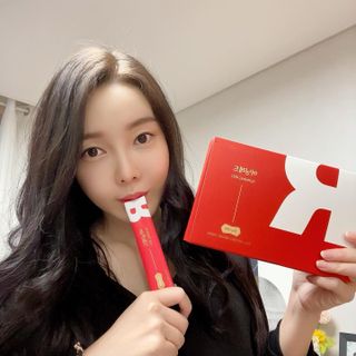 디오르 버닝레드 — 5점을 준 리뷰어가 2022년 2월 올린 사용 사진