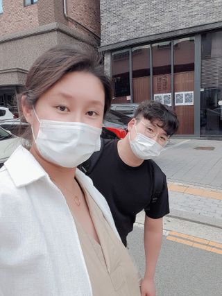 JHWORLD 스누피 마스크 정품 스누피 KF-AD 국내 비말차단 아동용 성인용 일회용 덴탈마스크 50매 — 5점을 준 리뷰어가 2021년 6월 올린 사용 사진