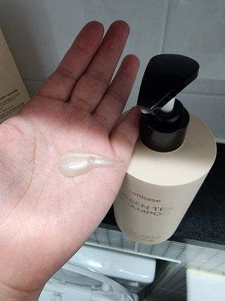 프리마인 더이상 뻣뻣하고 효과없는 탈모샴푸는 NO. 근본부터 케어하는 셀베이스 그린티샴푸(500ml) — 5점을 준 리뷰어가 2023년 3월 올린 사용 사진