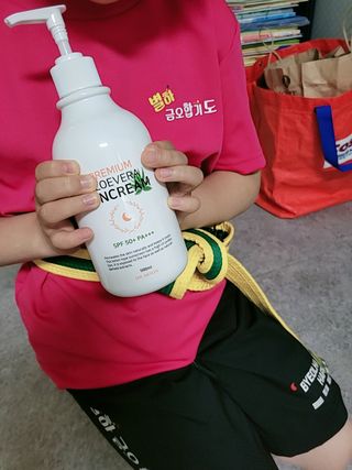 [닥터문] 프리미엄 알로에베라 선크림 500ml — 5점을 준 리뷰어가 2022년 6월 올린 사용 사진