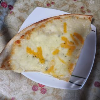 [푸딩팩토리] 10인치 씬피자 3종 택2_베샤멜 고르곤졸라/불고기/고르곤졸라 — 5점을 준 리뷰어가 2022년 5월 올린 사용 사진
