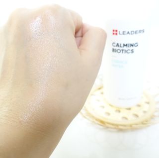 리더스코스메틱 리더스 카밍 바이오틱스 에센스 워터 — 5점을 준 리뷰어가 2021년 10월 올린 사용 사진