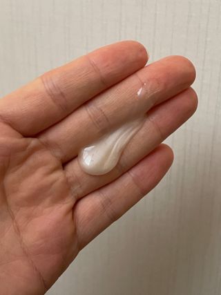 프리마인 더이상 뻣뻣하고 효과없는 탈모샴푸는 NO. 근본부터 케어하는 셀베이스 그린티샴푸(500ml) — 2.5점을 준 리뷰어가 2023년 4월 올린 사용 사진
