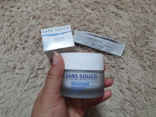 산수시 아쿠아 베네핏 24h 수부지 물광 속건조 수분크림 50ml — 5점을 준 리뷰어가 2021년 6월 올린 사용 사진
