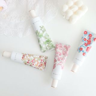 더사가오브수 [사가수] 사계절 원료를 담아내어 진한 보습을 선사하는, 효혜윤 보태니컬 에너지 핸드크림 세트 — 5점을 준 리뷰어가 2023년 3월 올린 사용 사진
