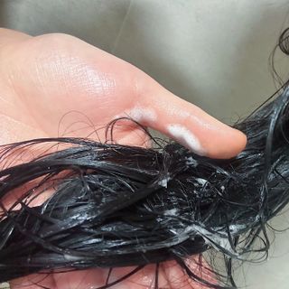 프리마인 더이상 뻣뻣하고 효과없는 탈모샴푸는 NO. 근본부터 케어하는 셀베이스 그린티샴푸(500ml) — 4점을 준 리뷰어가 2023년 2월 올린 사용 사진