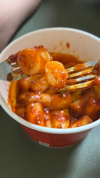 나우  [요리궁리] B타입 ( 매콤, 치즈, 매콤까르보 ) 꽃떡볶이 6개입 세트 — 5점을 준 리뷰어가 2025년 3월 올린 사용 사진