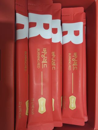 디오르 버닝레드 — 5점을 준 리뷰어가 2022년 3월 올린 사용 사진