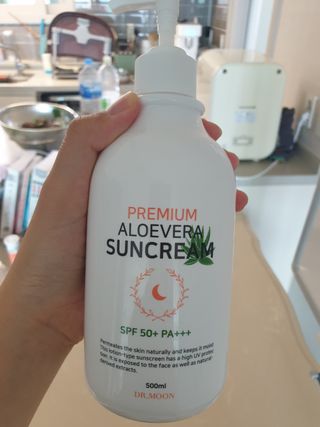 [닥터문] 프리미엄 알로에베라 선크림 500ml — 5점을 준 리뷰어가 2022년 6월 올린 사용 사진