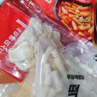 [푸딩팩토리] 떡볶이 베스트 2종_옛날 국물떡볶이 570g / 할매 기름 떡볶이  570g — 5점을 준 리뷰어가 2022년 5월 올린 사용 사진