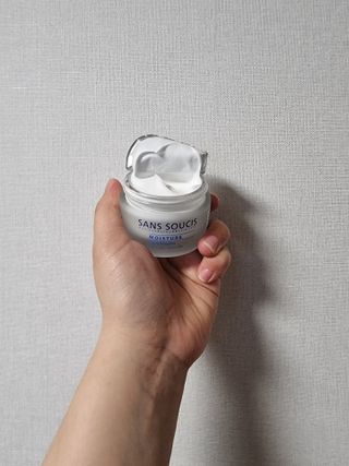 산수시 아쿠아 베네핏 24h 수부지 물광 속건조 수분크림 50ml — 5점을 준 리뷰어가 2021년 6월 올린 사용 사진