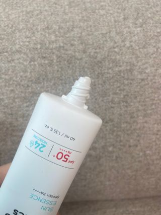리더스코스메틱 리더스 카밍 바이오틱스 선 에센스 SPF 50+ PA++++ — 4점을 준 리뷰어가 2022년 5월 올린 사용 사진