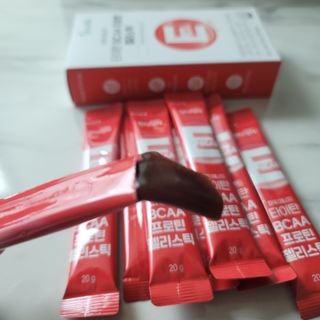 [인디닥터] 타이탄 BCAA 프로틴 젤리스틱 — 5점을 준 리뷰어가 2022년 5월 올린 사용 사진