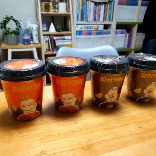 유비쿡 컵떡볶이 매운컵떡볶이2개/ 짜장컵떡볶이 2개  총 4개세트 — 4점을 준 리뷰어가 2021년 3월 올린 사용 사진