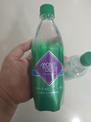 몽베스트 Montbest with Sparkling water Plain 20병 — 5점을 준 리뷰어가 2021년 11월 올린 사용 사진