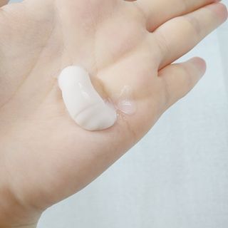위시스 프리미엄 글루타치온  화이트닝 바디로션 — 5점을 준 리뷰어가 2022년 12월 올린 사용 사진