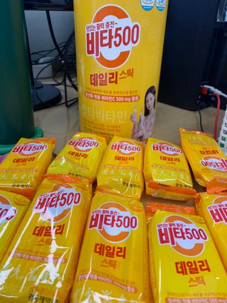 광동생활건강 [광동] 제니비타민C 비타500데일리스틱 180포+제니등신대+제니스티커 — 5점을 준 리뷰어가 2021년 12월 올린 사용 사진