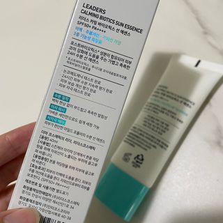 리더스코스메틱 리더스 카밍 바이오틱스 선 에센스 SPF 50+ PA++++ — 5점을 준 리뷰어가 2022년 8월 올린 사용 사진