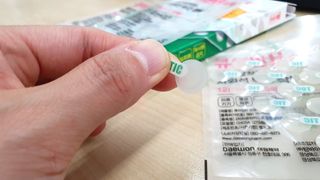 [큐어반H 스팟] 자외선 99프로 차단되는 스틱타입 스팟밴드(1팩 / 66매입) — 5점을 준 리뷰어가 2022년 11월 올린 사용 사진