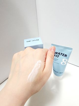 나우 [리브엠]피부 속부터 겹겹이, 촘촘하게! 워터핏8중 수분착붙 크림 — 5점을 준 리뷰어가 2025년 5월 올린 사용 사진