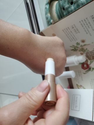 더사가오브수 [사가수] 효혜윤 보태니컬 에너지 에센스인로션 20ml /아이포올 스틱 3g — 5점을 준 리뷰어가 2023년 2월 올린 사용 사진