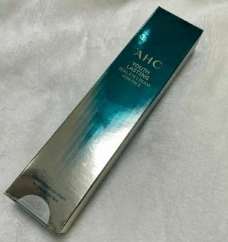[NEW 탄력유턴 아이크림] AHC 유스 래스팅 리얼 아이크림 포 페이스 — 5점을 준 리뷰어가 2021년 2월 올린 사용 사진