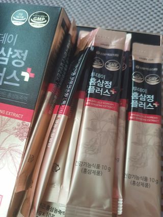 서울약사신협_투데이홍삼정플러스스틱_10g x 30포 — 5점을 준 리뷰어가 2021년 7월 올린 사용 사진