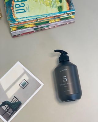 르핸스 퍼포밍 5 샴푸 비반트 포렛/베티버 포그 — 5점을 준 리뷰어가 2022년 12월 올린 사용 사진