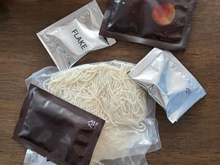 [한면원] 비빔국수 2인분 — 4점을 준 리뷰어가 2022년 8월 올린 사용 사진
