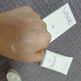바르셀 톤업 무기자차 자외선차단제 순한 선크림 인텐시브 선 젠 50ml — 5점을 준 리뷰어가 2021년 11월 올린 사용 사진