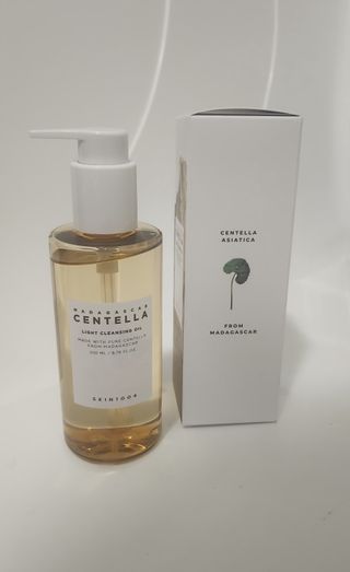 스킨1004 [SKIN1004] 마다가스카르 센텔라 라이트 클렌징 오일 200ml — 5점을 준 리뷰어가 2024년 7월 올린 사용 사진