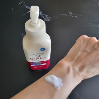 카프리나 산양밀크 모이스춰라이징 바디로션 350ml(오리지널향) — 5점을 준 리뷰어가 2023년 4월 올린 사용 사진