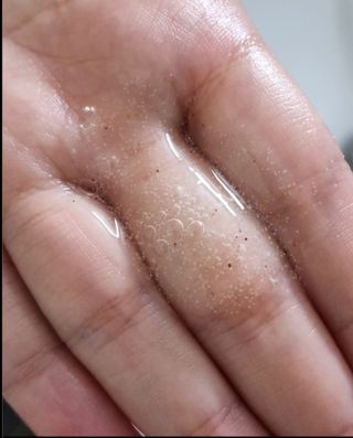 벨먼 내추럴스파 수분광채 스크럽 바디워시 600ml 5종 — 4.5점을 준 리뷰어가 2022년 5월 올린 사용 사진