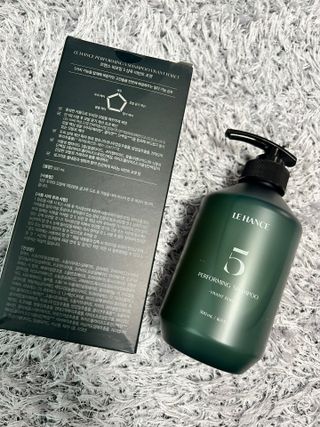 르핸스 퍼포밍 5 샴푸 비반트 포렛/베티버 포그 — 5점을 준 리뷰어가 2022년 12월 올린 사용 사진