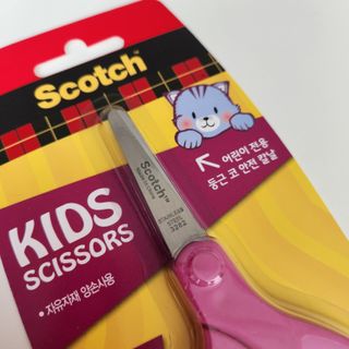 3M 스카치 어린이 양손 가위 블루/핑크색상 + 어린이 양면테이프 — 5점을 준 리뷰어가 2024년 3월 올린 사용 사진
