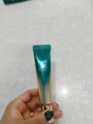 [NEW 탄력유턴 아이크림] AHC 유스 래스팅 리얼 아이크림 포 페이스 — 5점을 준 리뷰어가 2021년 1월 올린 사용 사진