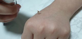 아이앤립 / EYENLIP 아이앤립 루센트 비비크림 2 Color — 5점을 준 리뷰어가 2021년 5월 올린 사용 사진