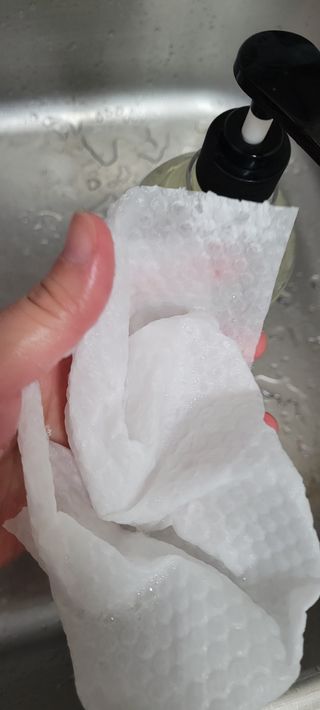 부직포나라 중금속유해물질ZERO 뜯어쓰는 주방 일회용수세미 60매 2매 — 5점을 준 리뷰어가 2022년 11월 올린 사용 사진