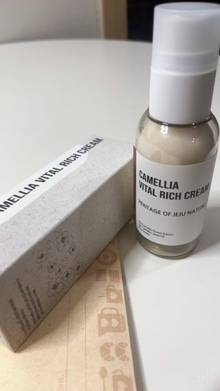 제주인디 카멜리아 바이탈 리치크림 (이너보틀 에디션) — 5점을 준 리뷰어가 2023년 4월 올린 사용 사진