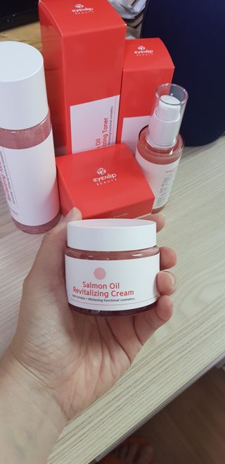아이앤립 / EYENLIP 아이앤립 연어오일 리바이탈라이징 토너+앰플+크림 3종 세트 — 5점을 준 리뷰어가 2021년 4월 올린 사용 사진