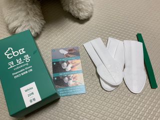 코보콩 에어슈즈 강아지 일회용 신발 소용량 패키지 20매 초경량  미끄럼방지 실내외 겸용 — 4점을 준 리뷰어가 2022년 2월 올린 사용 사진