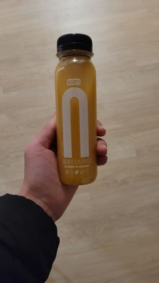 BLENDY'S 핑크 스무디+블론디 스무디 — 4점을 준 리뷰어가 2021년 11월 올린 사용 사진