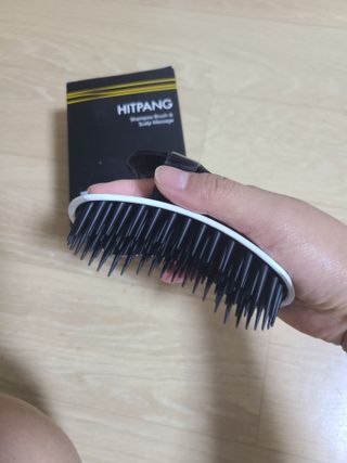 온가족 시원한샴푸 깨끗한두피 샴푸브러쉬 두피스케일링 히트팡블랙에디션 — 5점을 준 리뷰어가 2021년 8월 올린 사용 사진