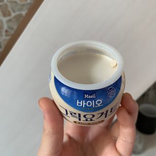 매일바이오 그릭요거트 오리지널 플레인 4개, 로스터리 커피믹스 4개 — 5점을 준 리뷰어가 2021년 12월 올린 사용 사진